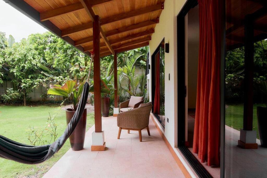 Modern Beachfront Apartment, With Garden Patio Puerto Viejo de Talamanca